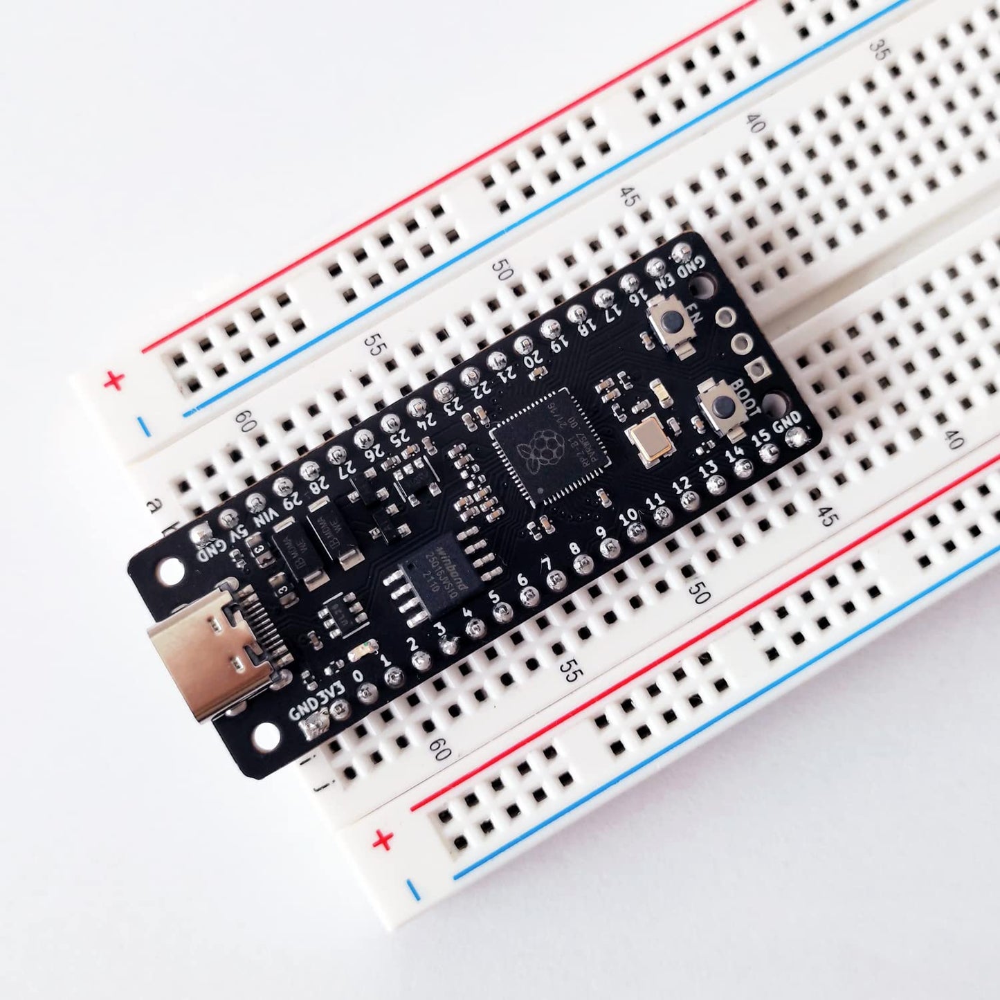 uPesy RP2040 DevKit compatible sur une breadboard