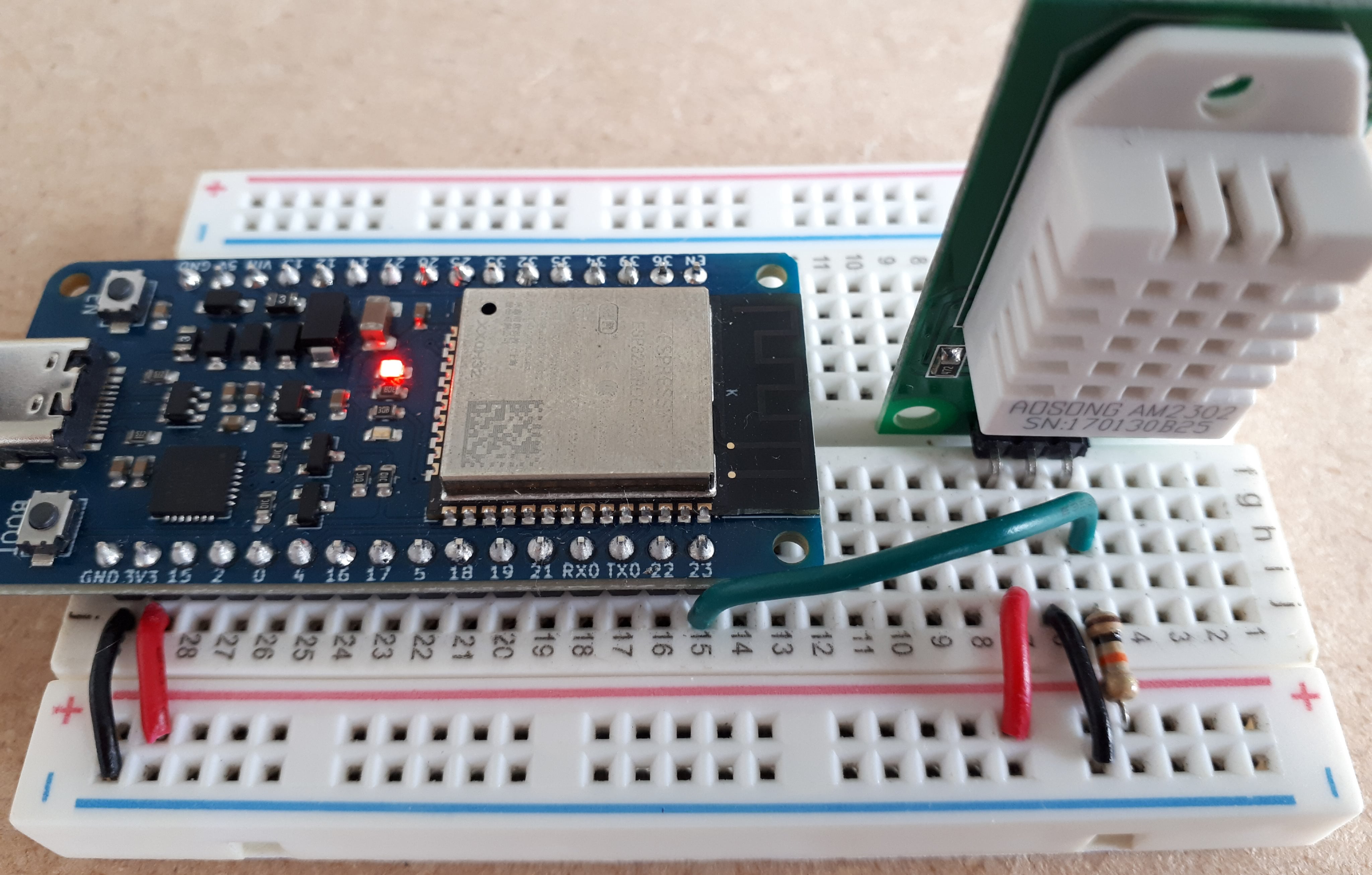 Wiring on DHT22 and RP2040 breadboard
