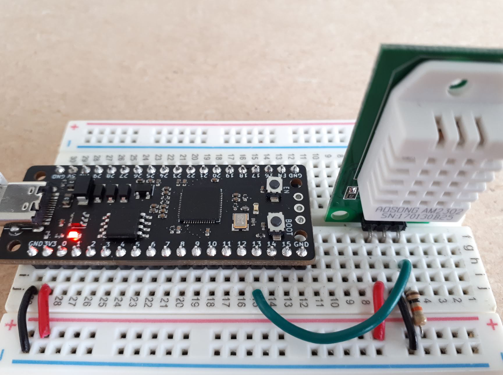 Wiring on DHT22 and RP2040 breadboard